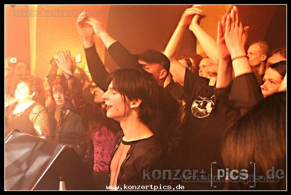 ClanofXymox 037